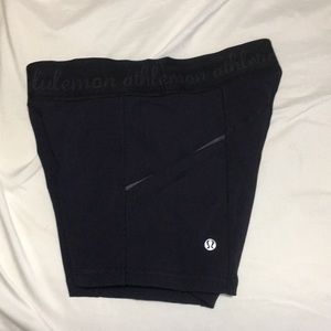Lululemon shorts with side pockets